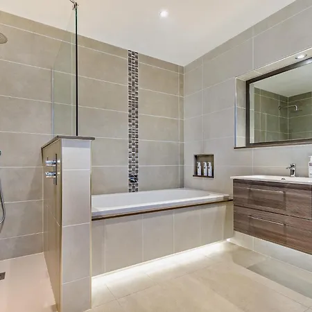 4 Bed In Windermere 95682 *
