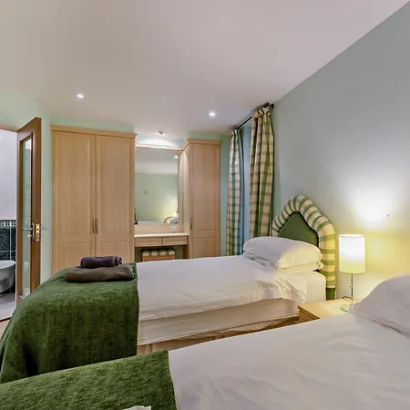 4 Bed In Windermere 95682