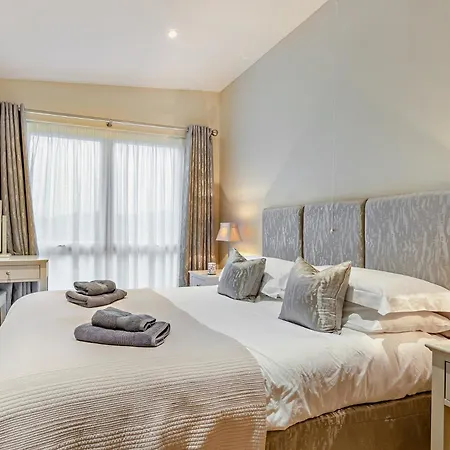 4 Bed In Windermere 95682 Holiday home